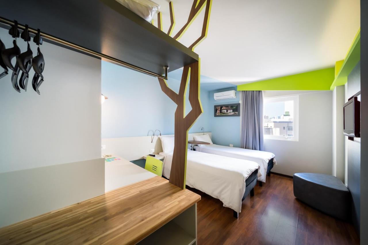 Ibis Styles Curitiba Centro Civico Hotel Exterior photo