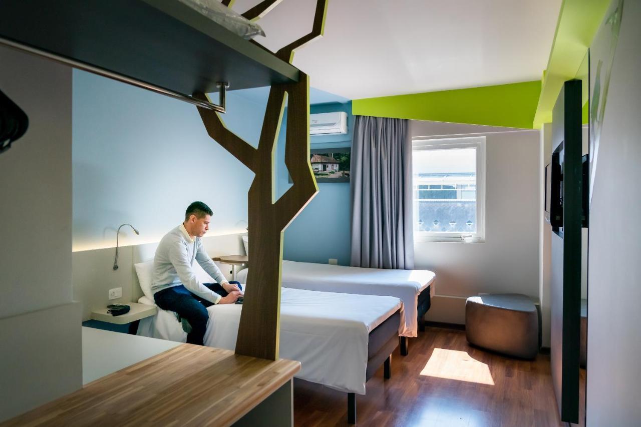 Ibis Styles Curitiba Centro Civico Hotel Exterior photo
