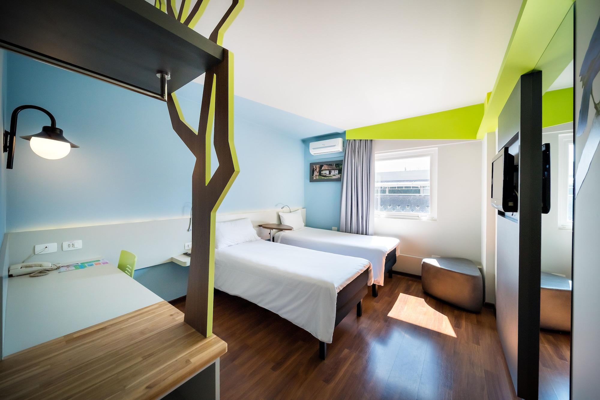 Ibis Styles Curitiba Centro Civico Hotel Exterior photo