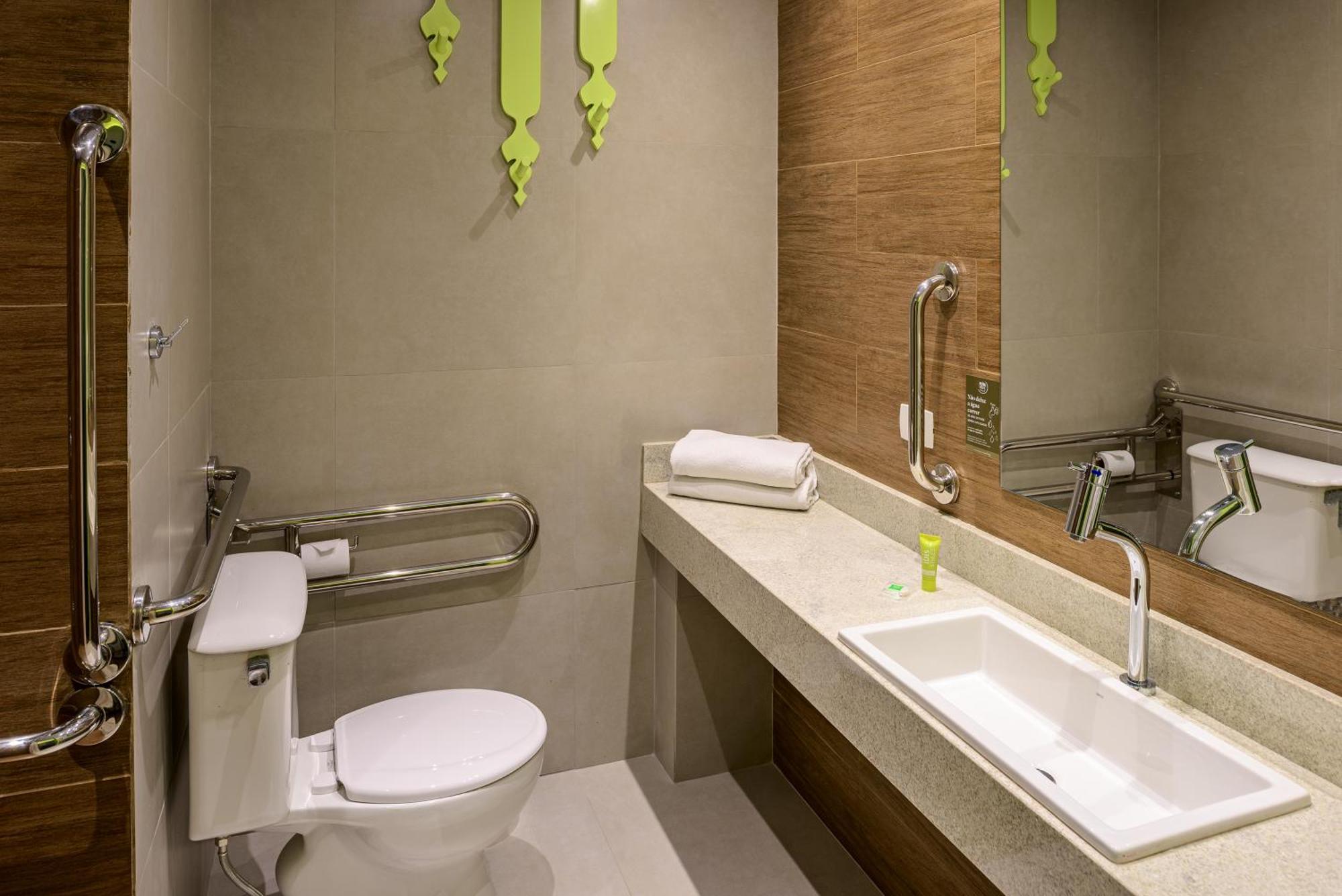 Ibis Styles Curitiba Centro Civico Hotel Exterior photo