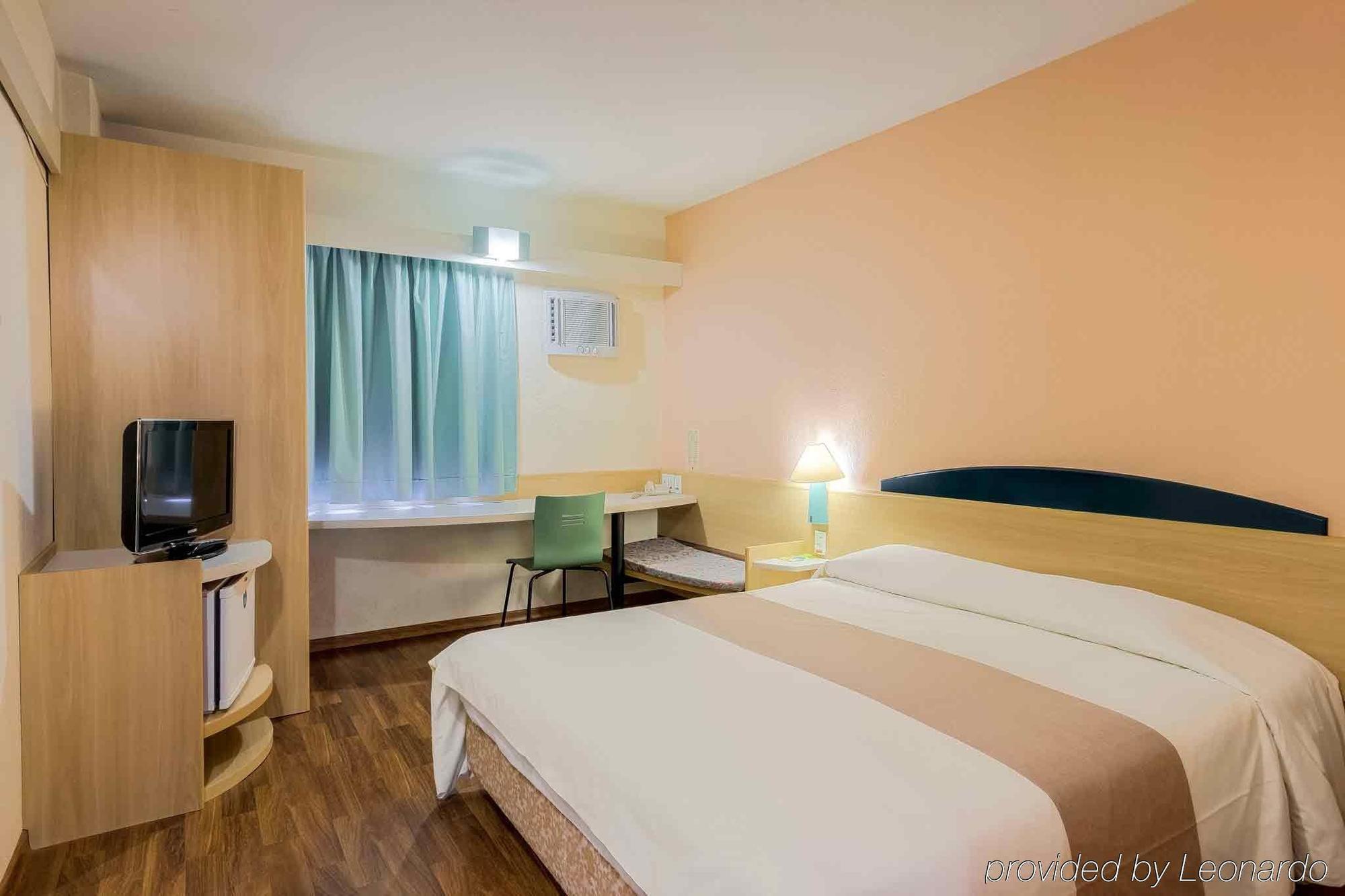 Ibis Styles Curitiba Centro Civico Hotel Exterior photo